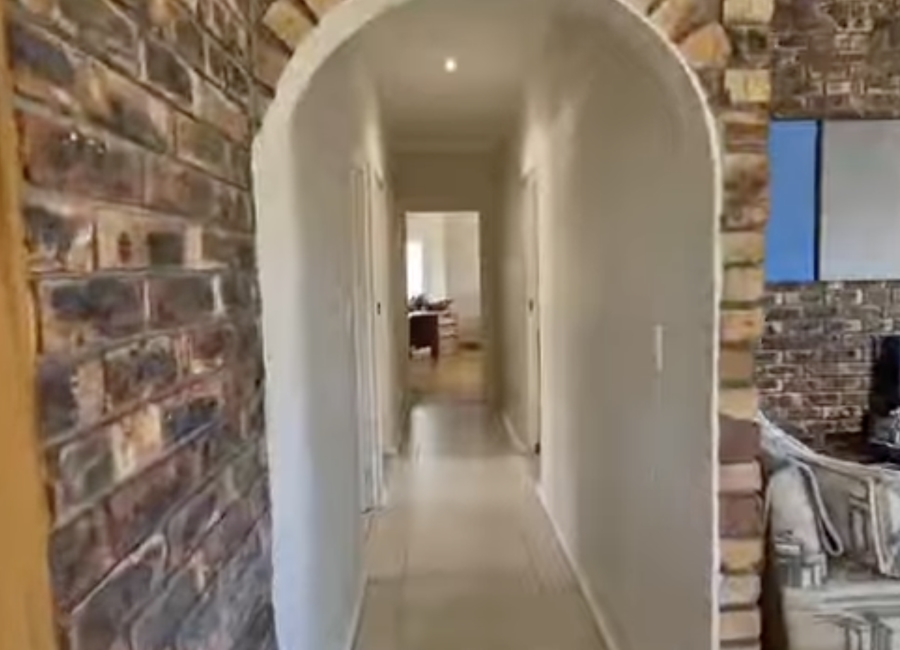 3 Bedroom Property for Sale in Middedorp Western Cape